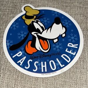 Disney Goofy Passholder magnet